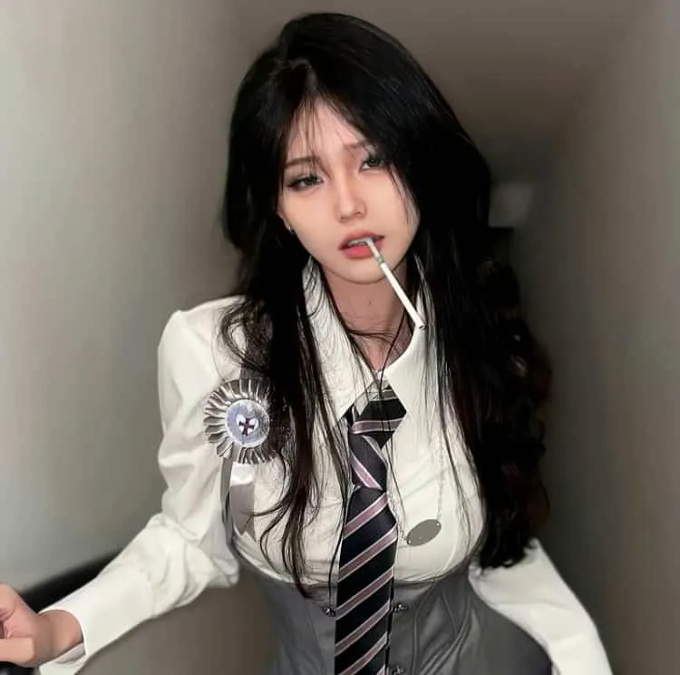 【文艺高分】《燃烧》刘亚仁全钟瑞：村上春树原著改编，富人阶层的残酷游戏与底层的无尽怒火
